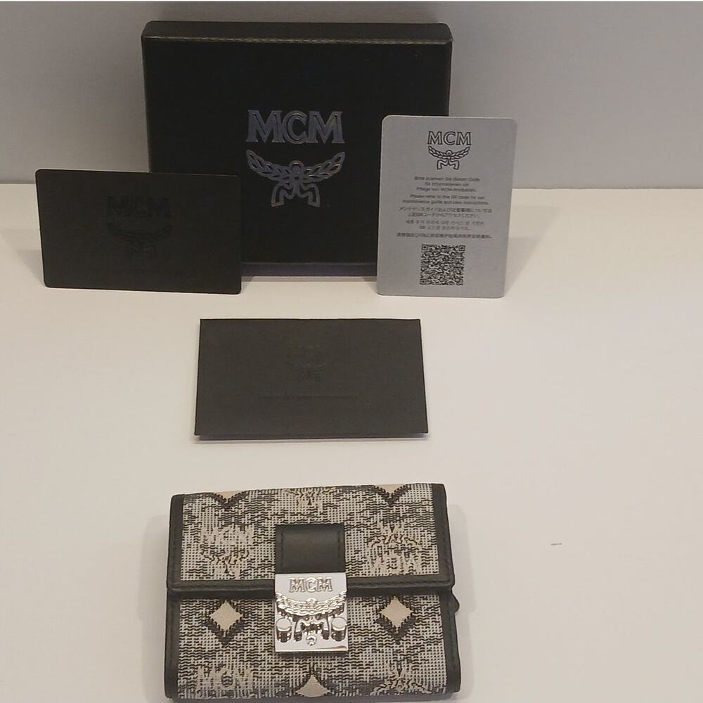 MCM - Black/White Women's Card/Cash Holder - NWOT - Picture 9 of 9